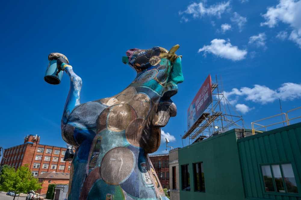 Photo of a Horse Statue